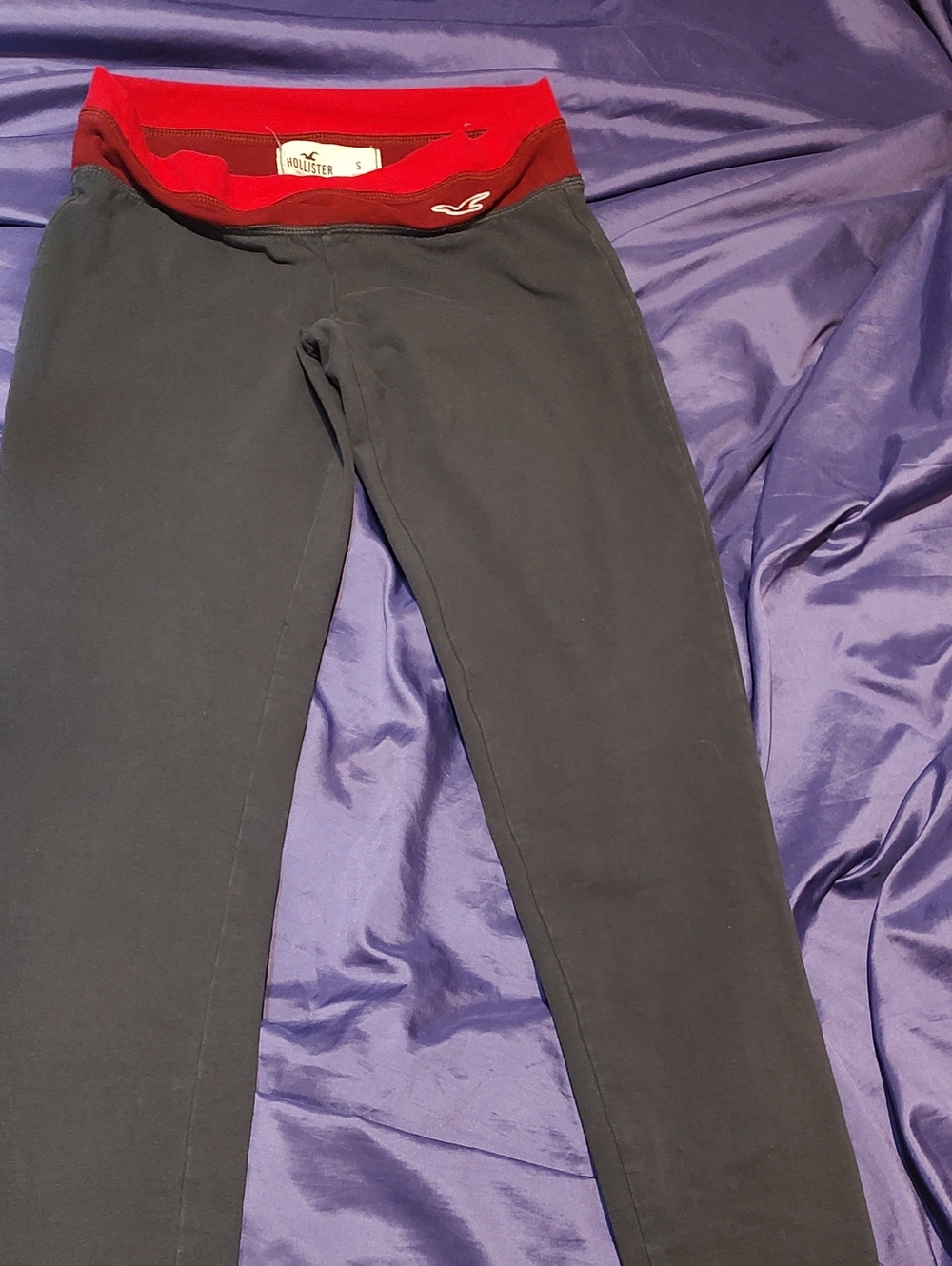 Hollister Women Grey Leggings with Red/Burgundy Waistband Detail Logo